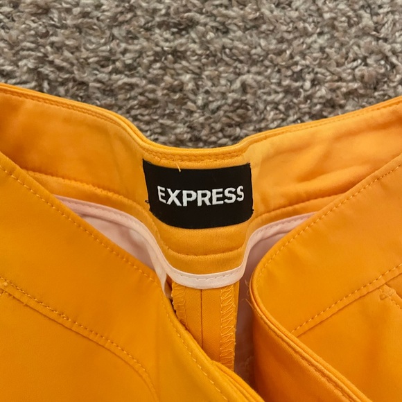 Express Mid Rise Shortie - Picture 2 of 4